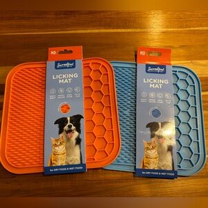 Incredipet Licking Mats set of 2 Medium Slow Feeder entertainment